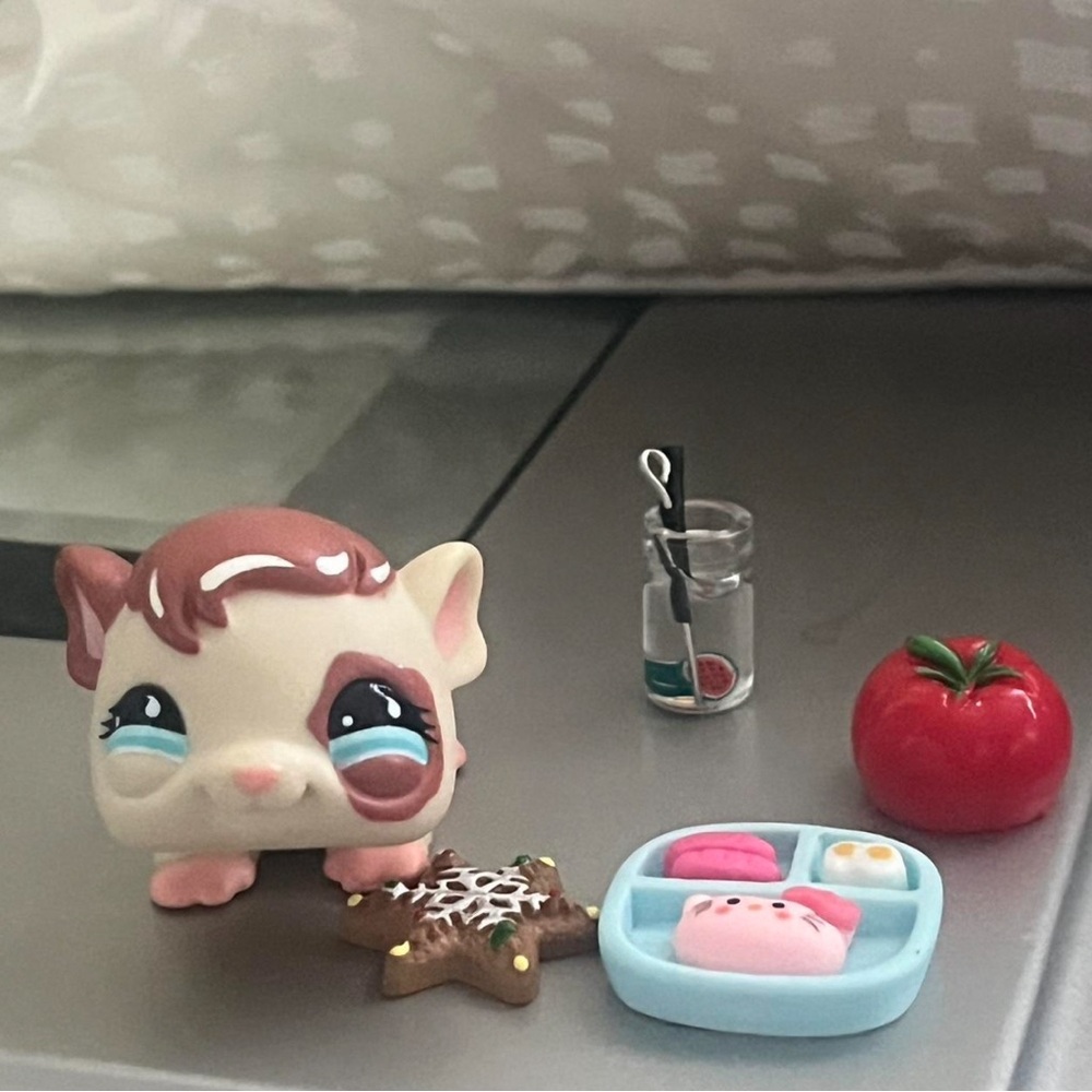 Littlest pet shop guinea pig with accessories